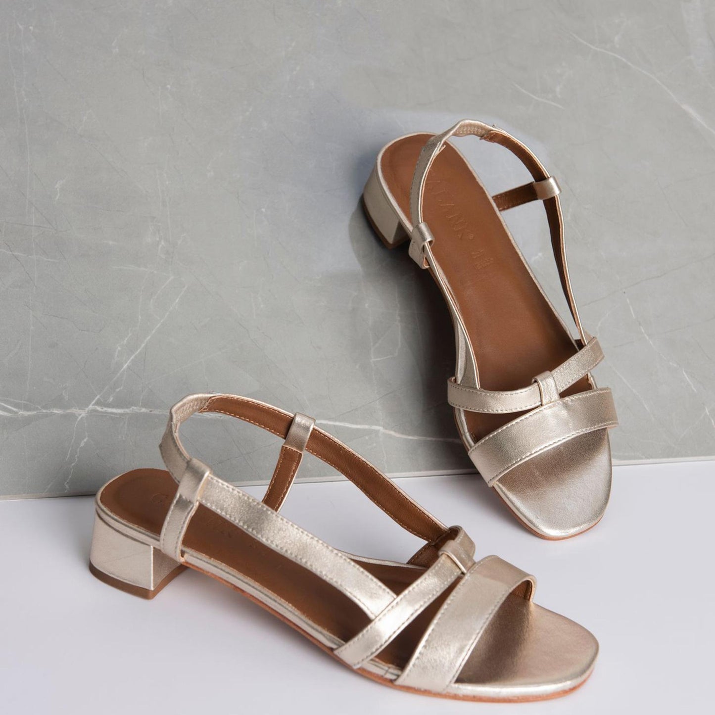 Nia sandales en cuir gold