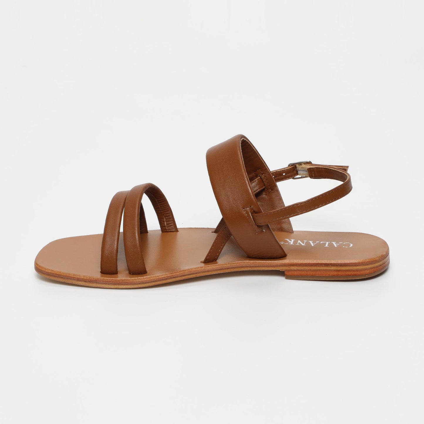 Made sandales en cuir camel