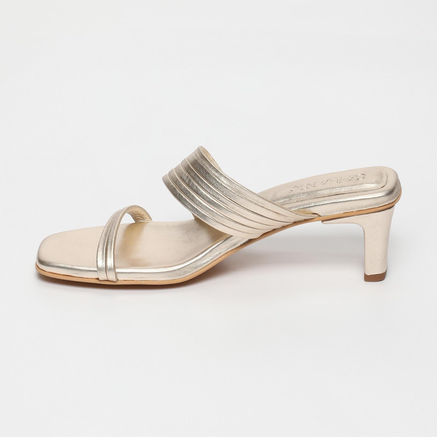Nura sandales en cuir platinium